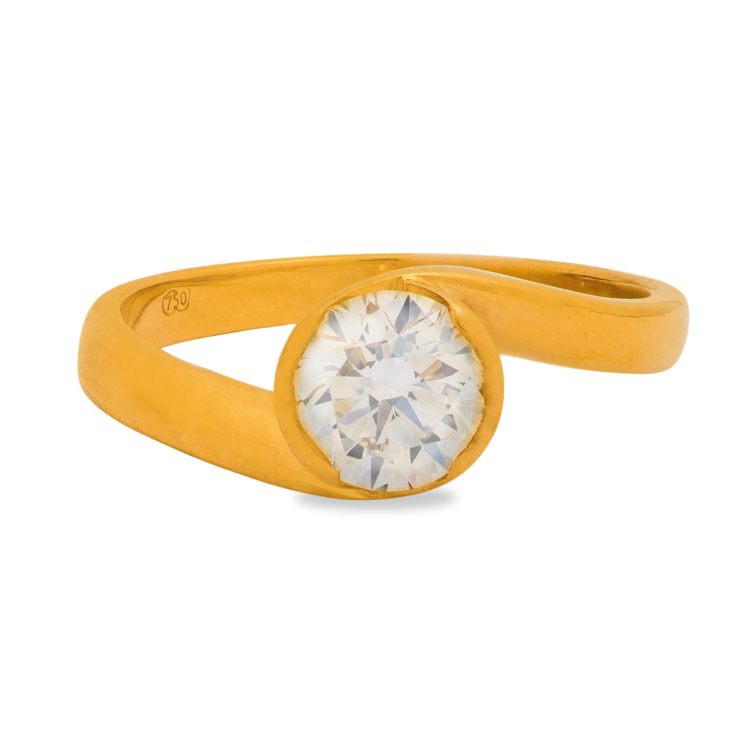 yellow gold engagement ring with round centre diamond