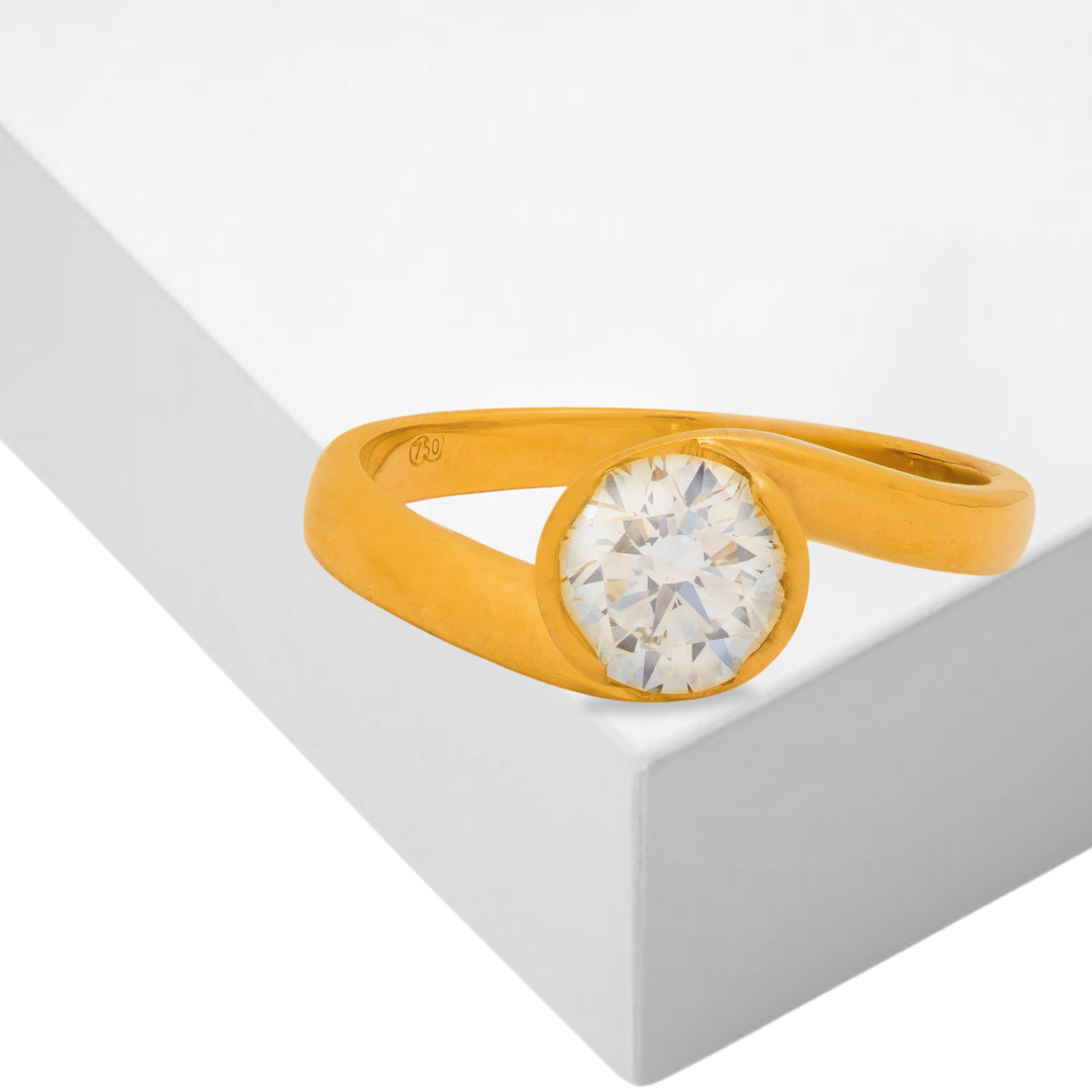 yellow gold engagement ring with round centre diamond