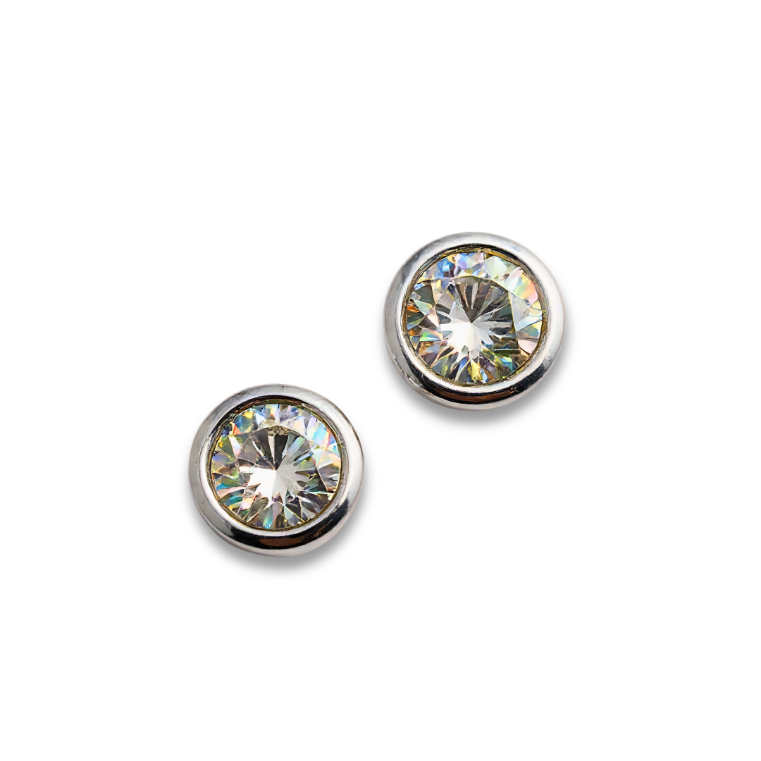 pair of diamond stud earrings in white gold | LONDON LOANS