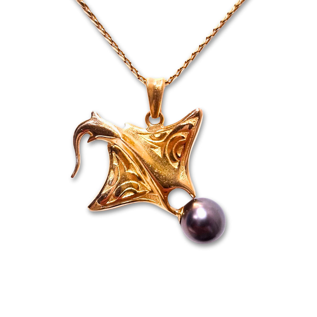 yellow gold stingray pendant | LONDON LOANS