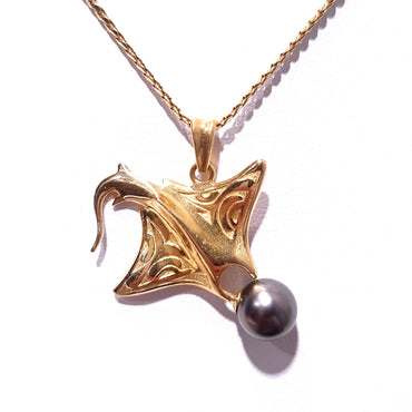 18ct Yellow Gold South Sea Pearl Stingray Pendant