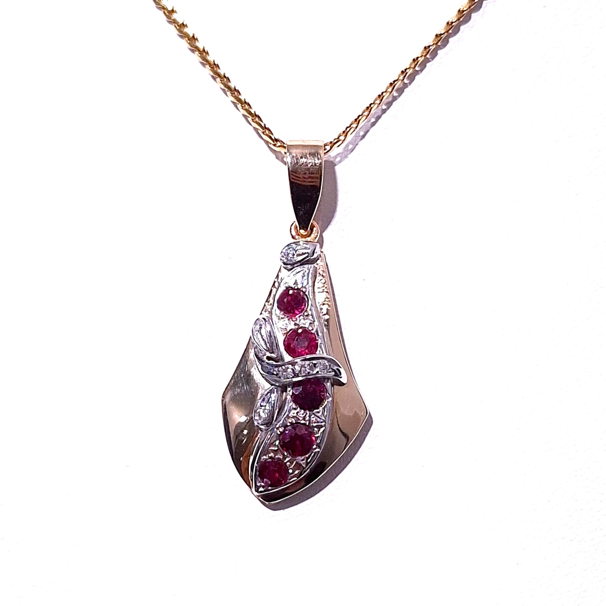 18ct Gold Ruby & Diamond Pendant