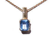 18ct Gold Aquamarine Pendant