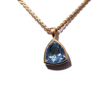 18ct Yellow Gold Aquamarine Pendant