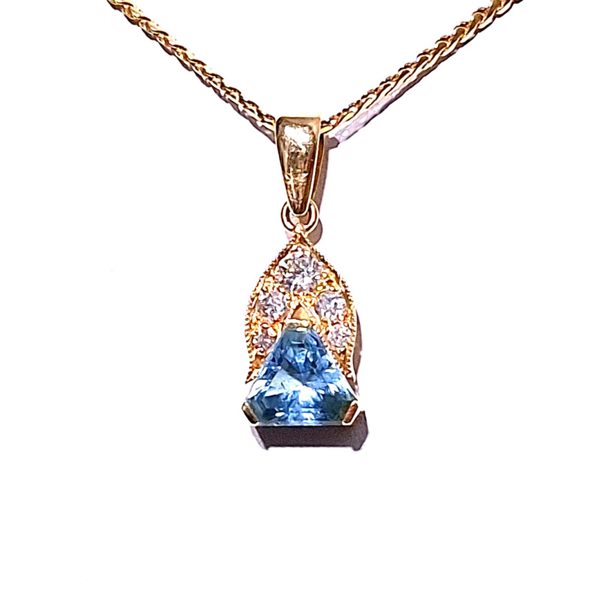 18ct Yellow Gold Aquamarine & Diamond Pendant