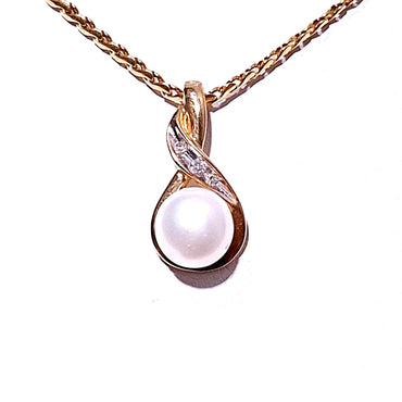 9ct Gold Pearl & Diamond Pendant