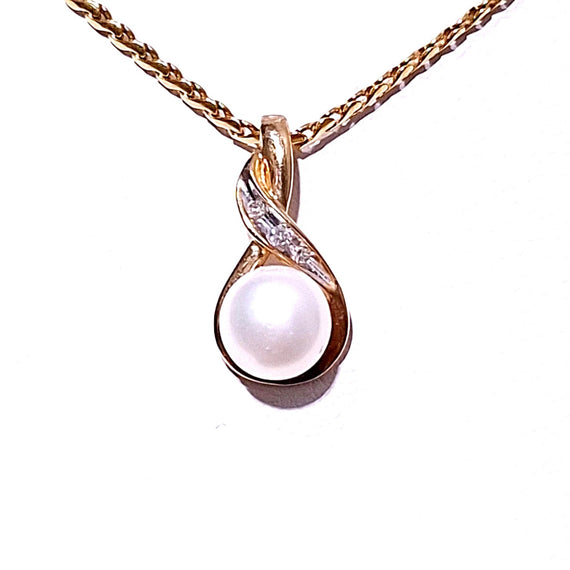 9ct Gold Pearl & Diamond Pendant