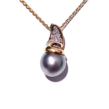 18ct Yellow Gold Tahitian Pearl & Diamond Pendant