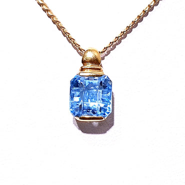 18ct Yellow Gold Topaz Pendant