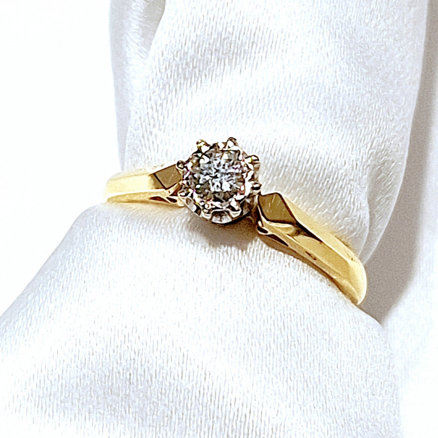 18ct Yellow Gold Antique VS Diamond Ring