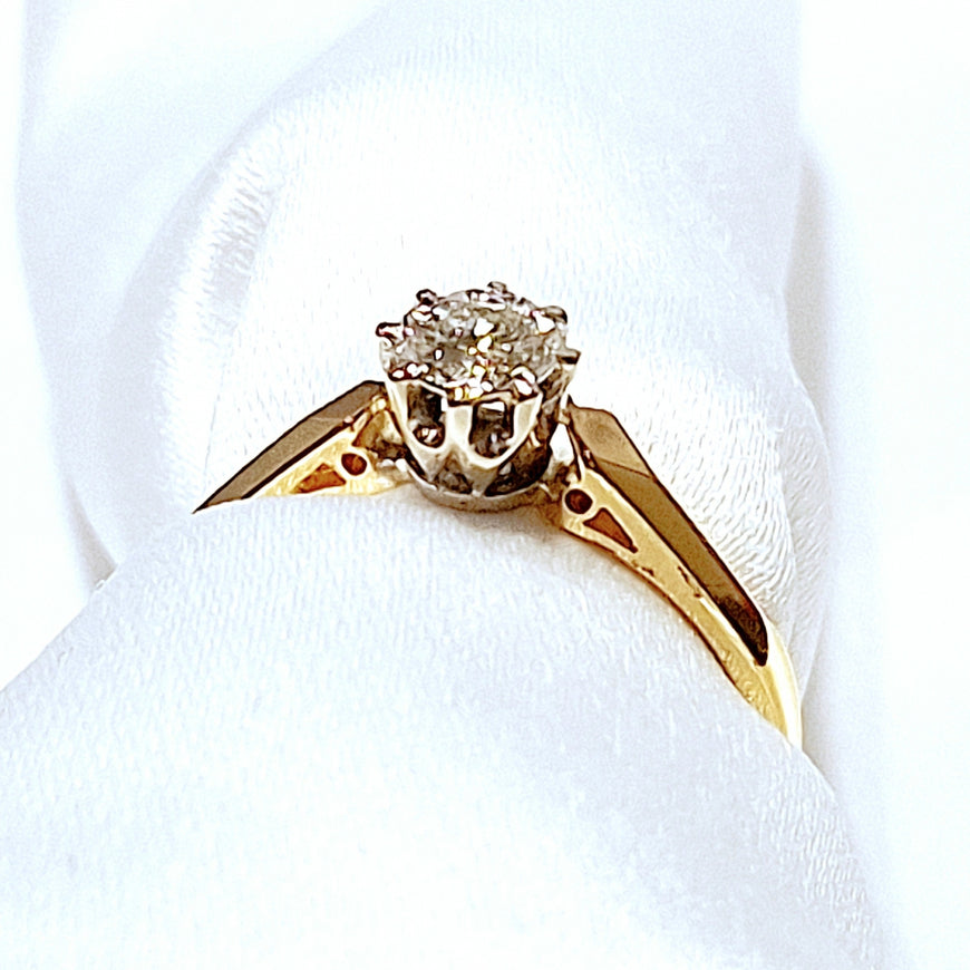 18ct Yellow Gold Antique VS Diamond Ring