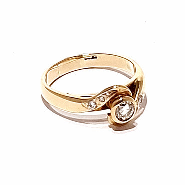 9ct Yellow Gold Spiral 0.33ct Diamond Cluster Ring