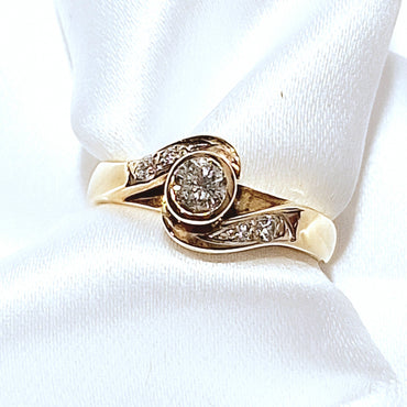 9ct Yellow Gold Spiral 0.33ct Diamond Cluster Ring