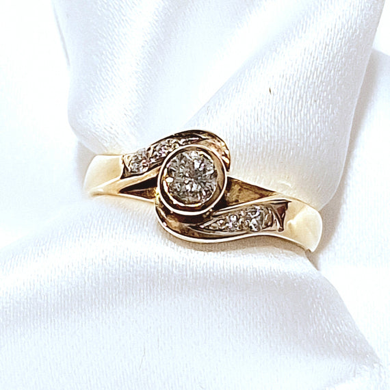 9ct Yellow Gold Spiral 0.33ct Diamond Cluster Ring