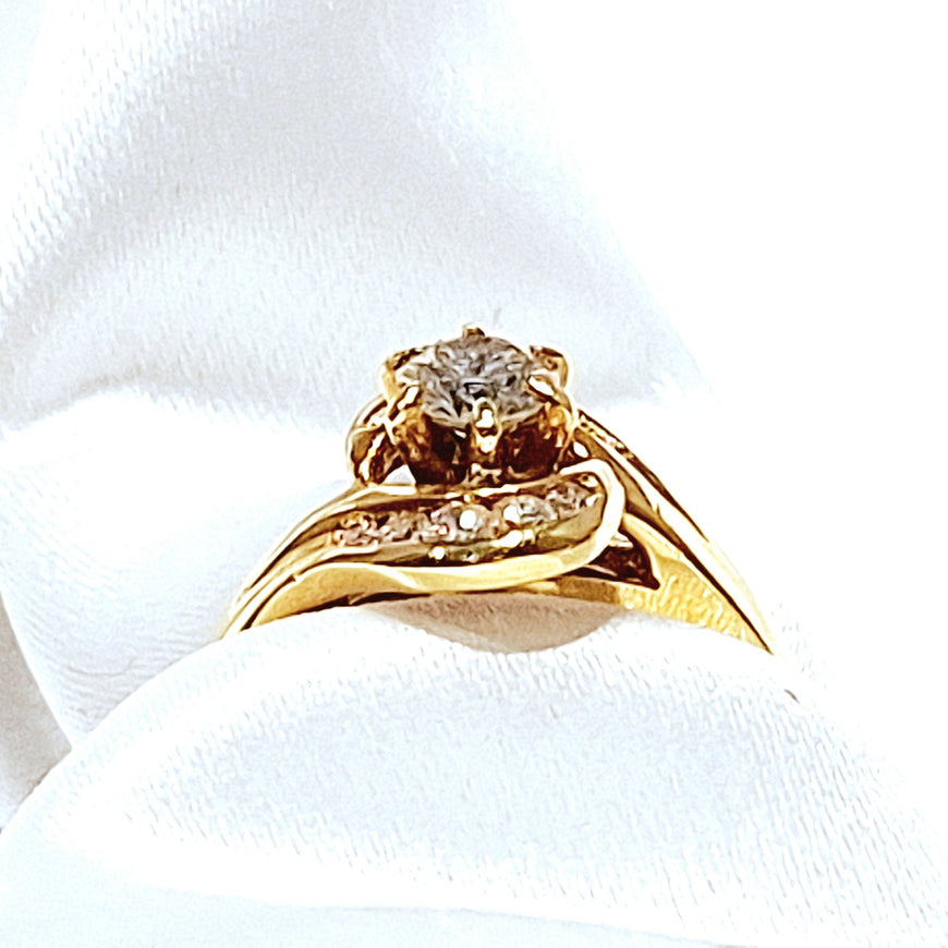 18ct Yellow Gold Spiral 0.50ct VS Diamond Cluster Ring
