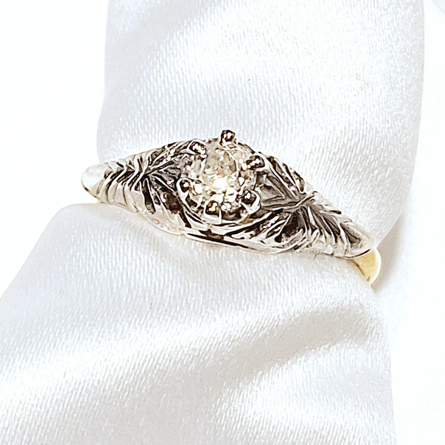 18ct Yellow & White Gold Antique 0.25ct Diamond Ring