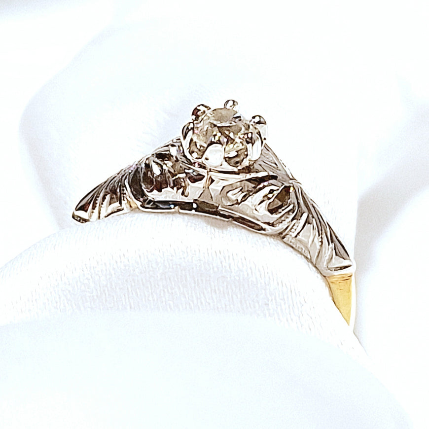 18ct Yellow & White Gold Antique 0.25ct Diamond Ring
