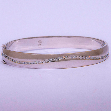 1.04ct Diamond Handmade Bangle in 9ct White Gold