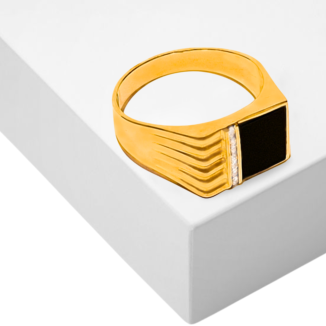 18ct Yellow Gold Onyx and Diamond Men's Ring