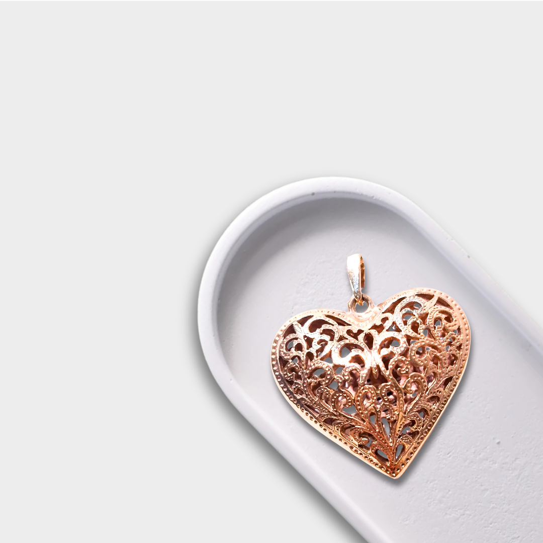 yellow gold heart-shaped pendant | LONDON LOANS